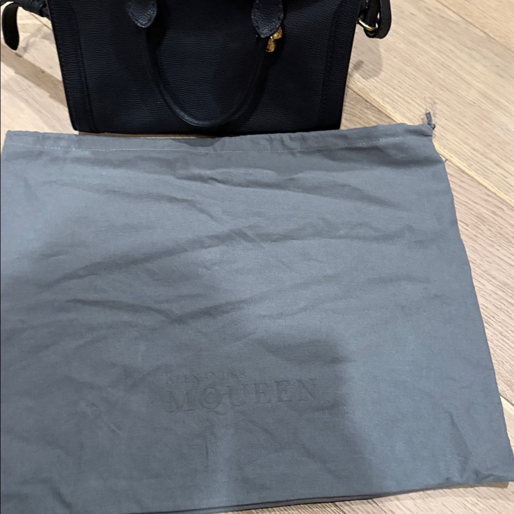 Alexander McQueen bag - Picture 10 of 10